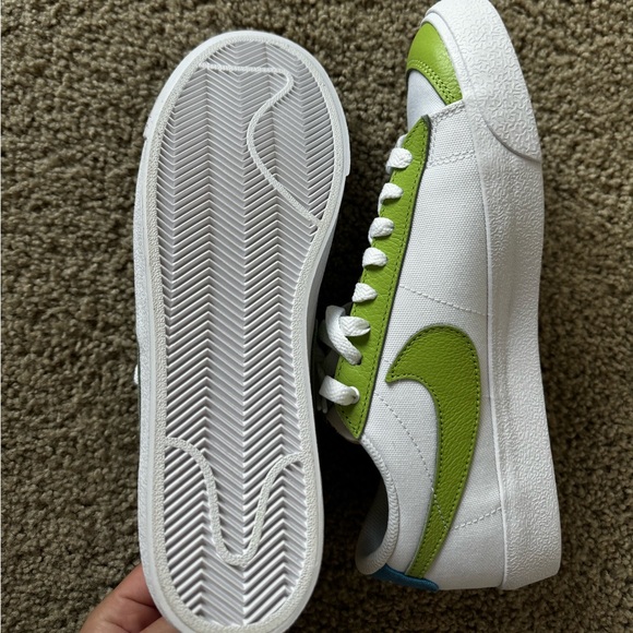 BRAND NEW, Women’s size 8, custom green and blue Nike blazers - Picture 3 of 4